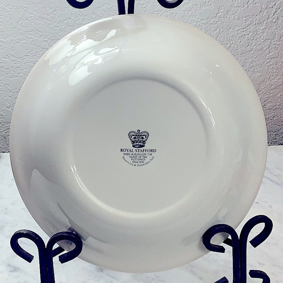 ROYAL STAFFORD SCARTTERED FLOWERS PASTA BOWL 9 INCH NEW ENGLAND - Picture 6 of 7